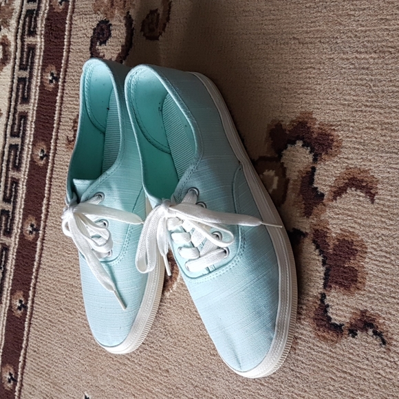 American Eagle Slip-On Non-Marking Sneakers - Picture 4 of 8